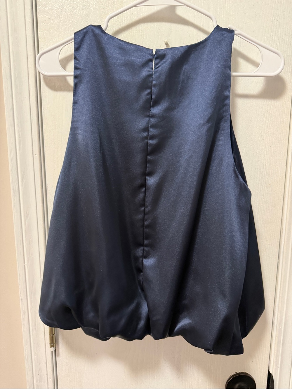 Deluc Navy Satin Bubble Hem Sleeveless Top NWT - Picture 5 of 6